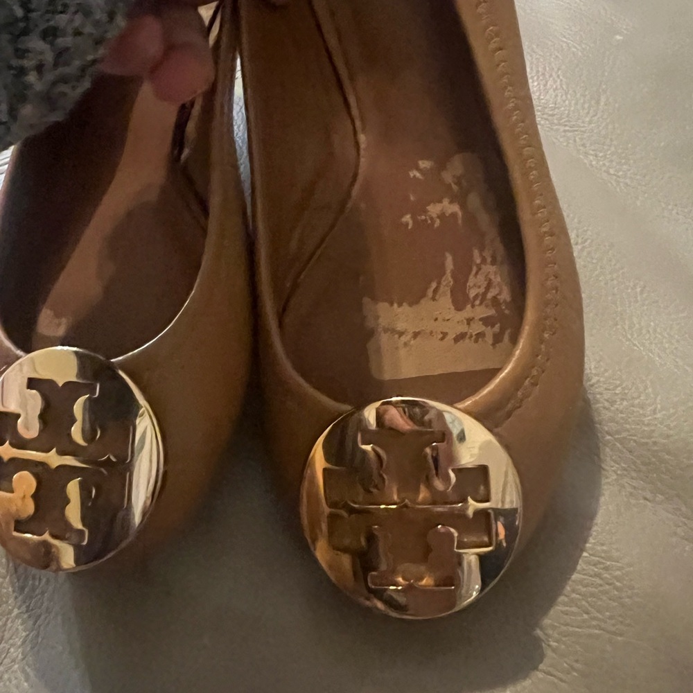❤️Tory Burch camel color flats worn 1 time. Size 4. - Picture 7 of 7